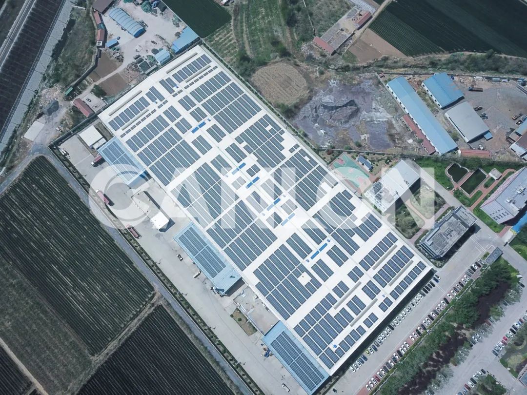 Syst&egrave;me photovolta&iuml;que de toit &agrave; panneaux int&eacute;gr&eacute;s Canlon TMP