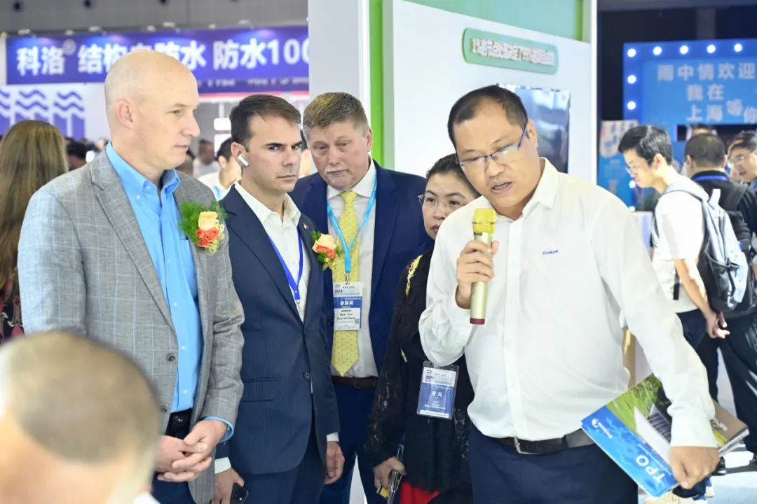 Des d&eacute;l&eacute;gations &eacute;trang&egrave;res ont visit&eacute; le stand CANLON