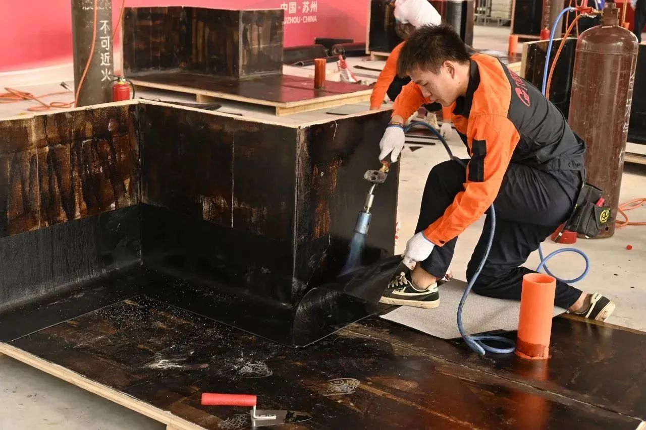 Finales du Concours national de comp&eacute;tences professionnelles des imperm&eacute;abilistes de la Coupe Canlon 2023 (9)