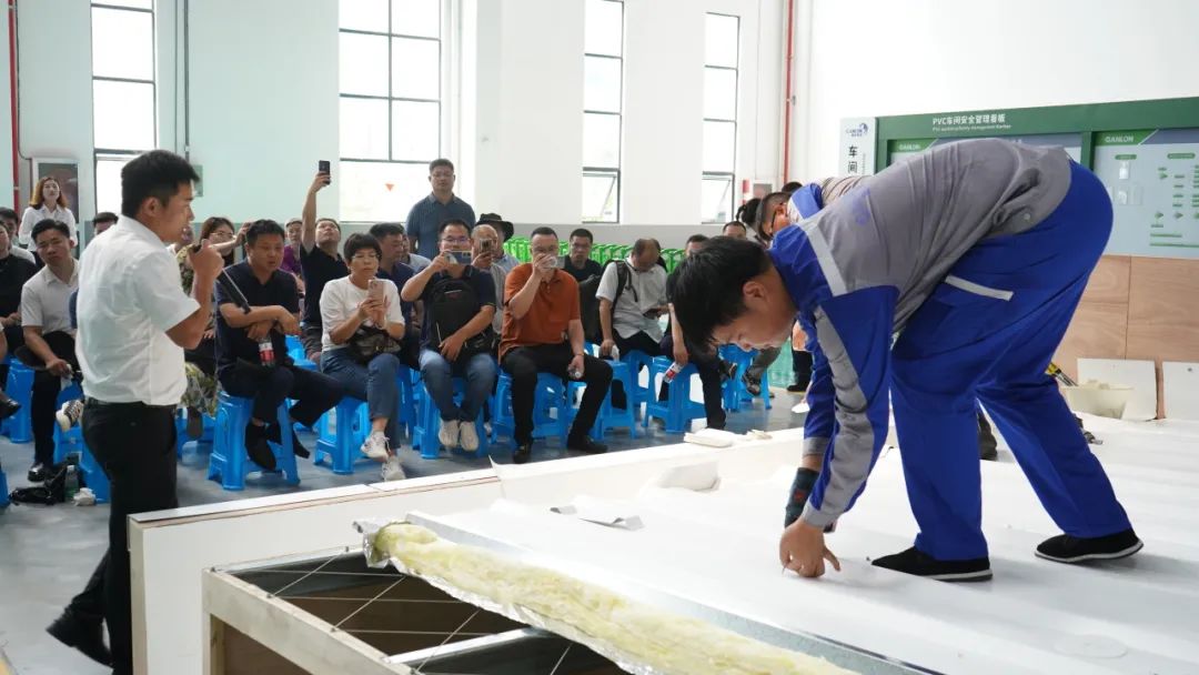 D&eacute;monstration d'installation du toit Canlon