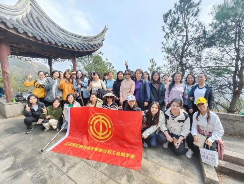 3.8 Journée internationale de la femme | Surmonter tous les obstacles, se déchaîner avec vous! Au cours de l'année du serpent, les déesses canlones défient la 'Golden Snake Line '!