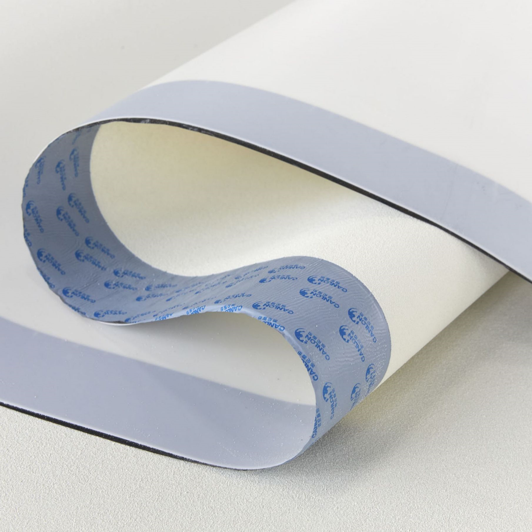 Membrane d'étanchéité pré-appliquée en PEHD Canlon : la solution parfaite pour l'imperméabilisation sous le niveau du sol