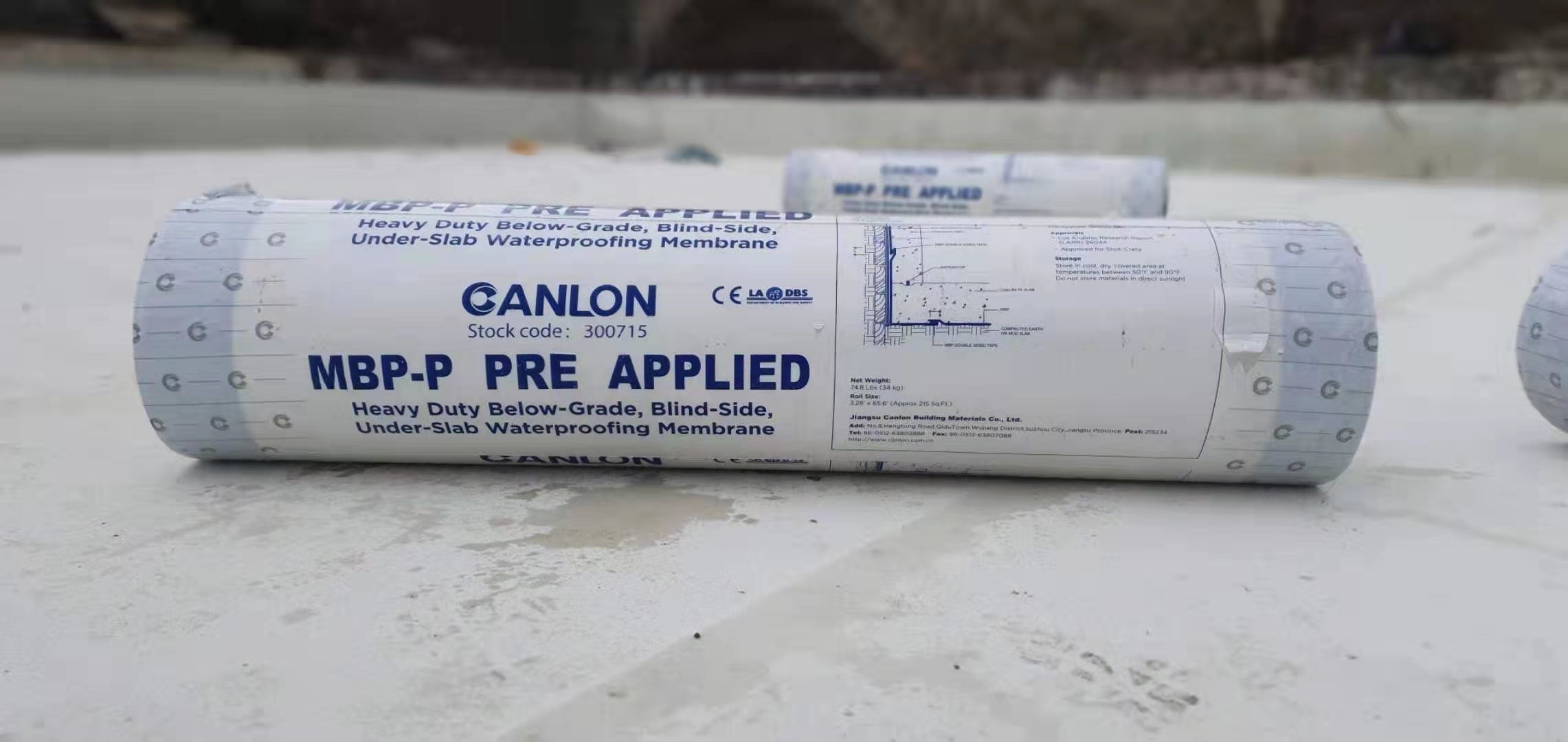 Membrane d'&eacute;tanch&eacute;it&eacute; pr&eacute;-appliqu&eacute;e en PEHD