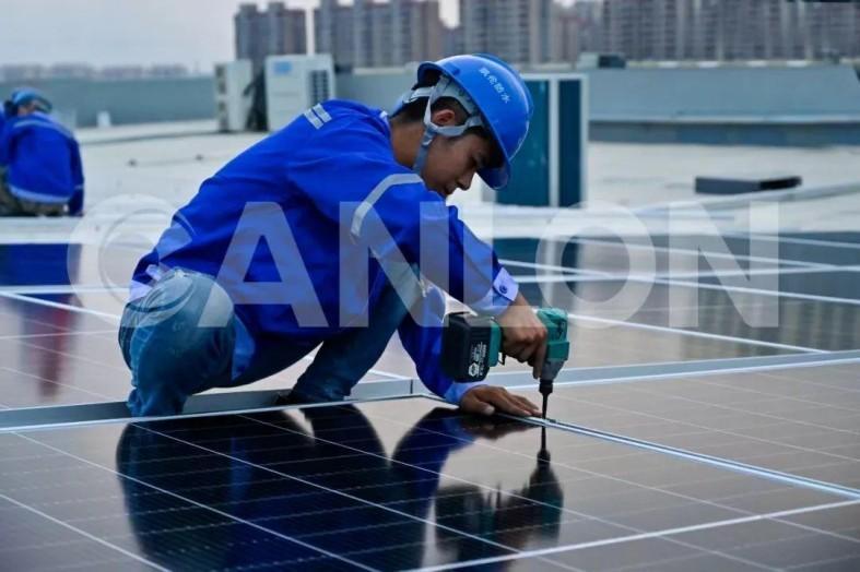 Syst&egrave;me photovolta&iuml;que distribu&eacute; canlon