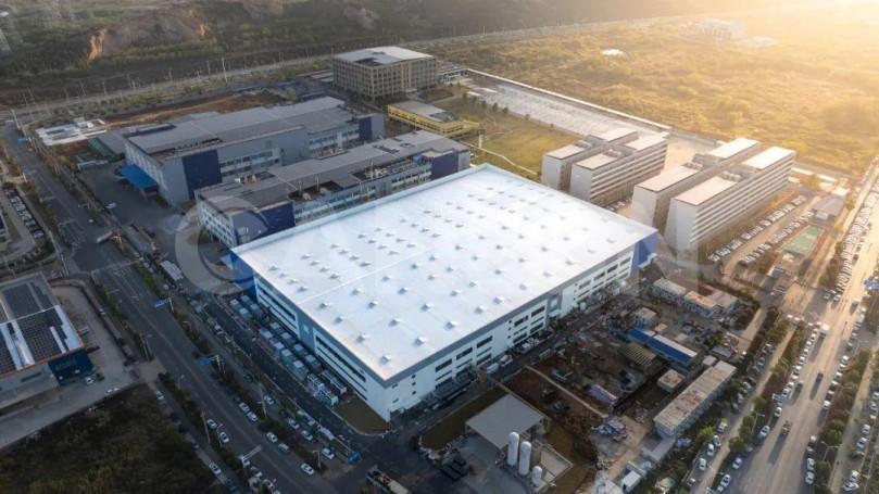 Honorer Canon | Canlon New Energy remporte le prix « Entreprise influente de marque photovoltaïque industrielle et commerciale 2025 »