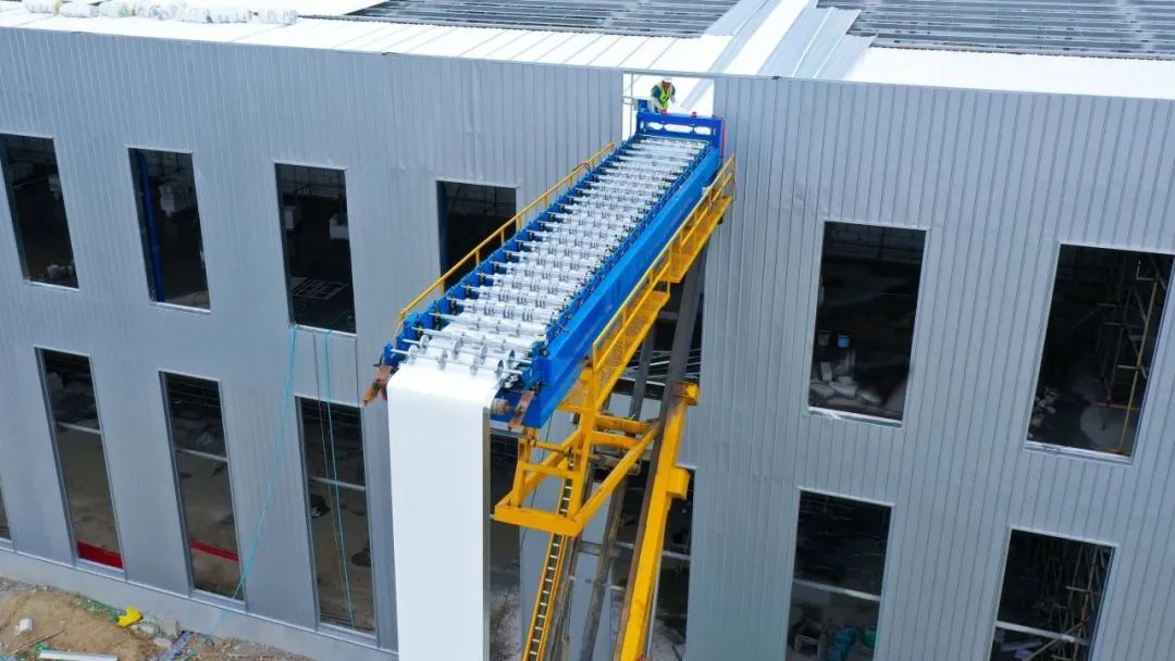 Technologie Canon |Essayez d'utiliser une machine de formage de panneaux ondulés dans les airs pour installer des panneaux intégrés TMP ?