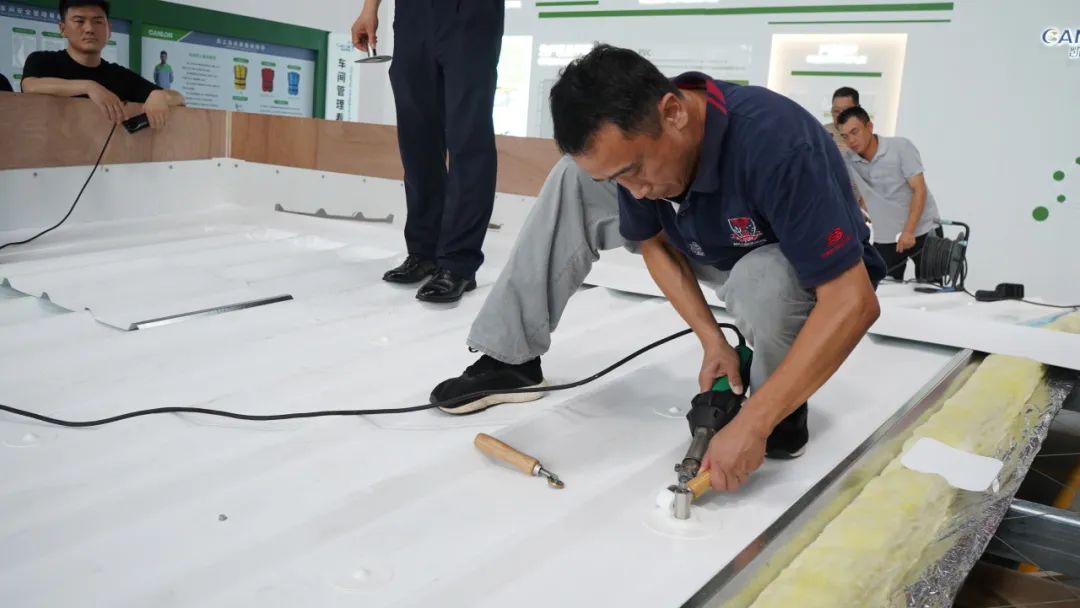 Installation de toiture Canon