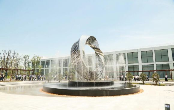 D'une usine de référence à une usine mondiale - Introduction au parc industriel de matériaux de construction polymères CPCM CANLON