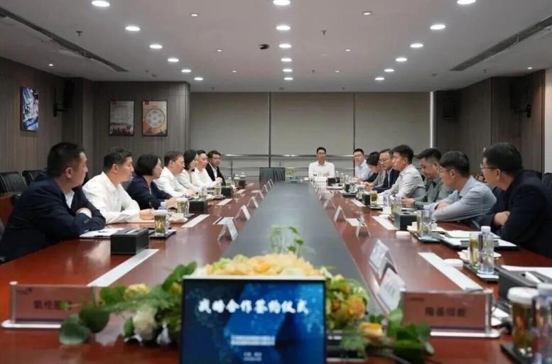 Canon entreprenant | Explorer de nouvelles voies de développement intégré — Canlon signe un accord de coopération stratégique avec LONGi Green Energy